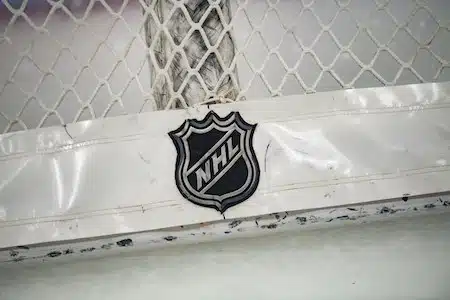 Lähde: NHL katkaisi kaikki suhteet KHL:ään - vaikeuttaa pelaajasopimuksien solmimista Lähde: NHL katkaisi kaikki suhteet KHL:ään – vaikeuttaa pelaajasopimuksien solmimista
