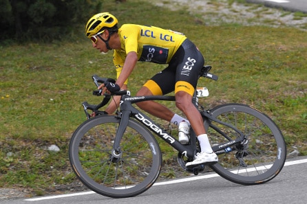 Tour de France -voittaja loukkaantui vakavasti törmättyään bussiin - kuva kertoo törmäyksen voimasta Tour de France -voittaja loukkaantui vakavasti törmättyään bussiin – kuva kertoo törmäyksen voimasta