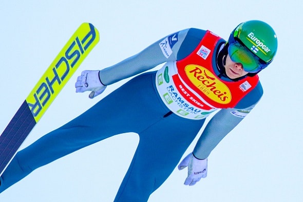 Nyt on tasaista - Suomen yhdistetyn miehet samoille metreille maailmancupin mäkiosuudella Nyt on tasaista – Suomen yhdistetyn miehet samoille metreille maailmancupin mäkiosuudella