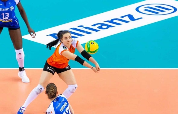 Suomalaislentopalloilijan joukkue eurocupin välieriin Suomalaislentopalloilijan joukkue eurocupin välieriin