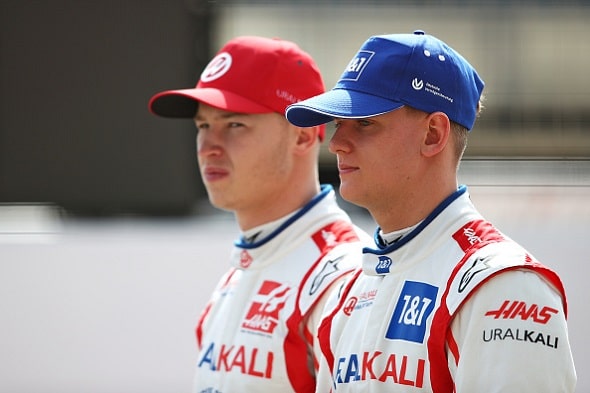 F1-pomo lataa suorat sanat: ”Emme sentään uskoneet sen menevän näin huonosti!” F1-pomo lataa suorat sanat: ”Emme sentään uskoneet sen menevän näin huonosti!”