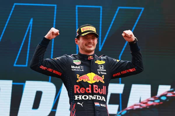 F1-mestarin palkka nostettiin tapetille: ”Alkaa olla jo äärirajoilla” F1-mestarin palkka nostettiin tapetille: ”Alkaa olla jo äärirajoilla”