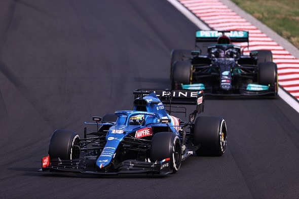 F1-konkarin pelisilmä jätti lähtemättömän vaikutuksen entiseen Ferrari-pomoon: ”Sai meidät tuntemaan itsemme idiooteiksi varikkomuurilla!” F1-konkarin pelisilmä jätti lähtemättömän vaikutuksen entiseen Ferrari-pomoon: ”Sai meidät tuntemaan itsemme idiooteiksi varikkomuurilla!”