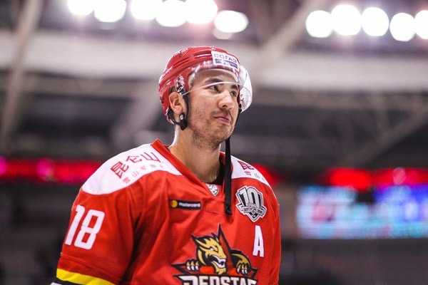 Kanadalainen kohtasi Kanadan – Kiinan kapteeni hehkuttaa suomalaista jääkiekkoa Kanadalainen kohtasi Kanadan – Kiinan kapteeni hehkuttaa suomalaista jääkiekkoa