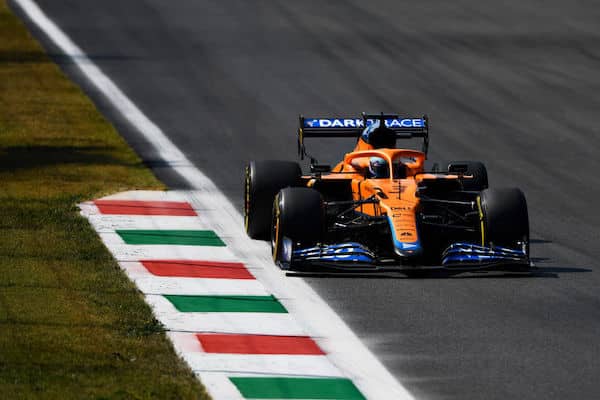 F1-sarjan mustan hevosen pomo tyrmää hurjat puheet: ”Emme me ole mukana siinä” F1-sarjan mustan hevosen pomo tyrmää hurjat puheet: ”Emme me ole mukana siinä”