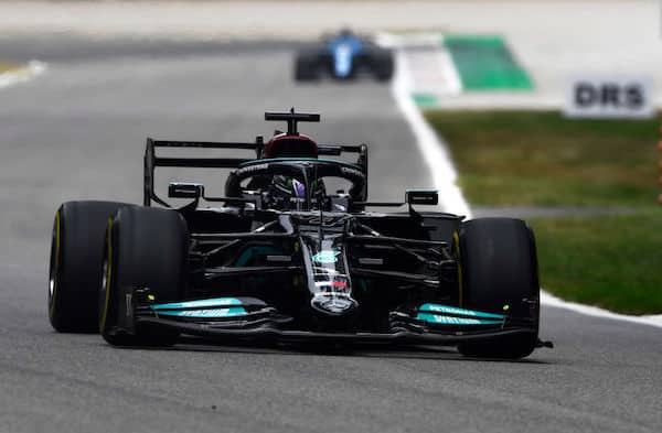 Lähde: Mercedeksen F1-talli yritti ”äärimmäistä” ratkaisua - epäonnistui siinä pahoin Lähde: Mercedeksen F1-talli yritti ”äärimmäistä” ratkaisua – epäonnistui siinä pahoin