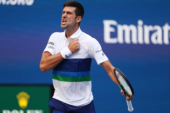 Novak Djokovic palasi voitokkaasti pelikentille Novak Djokovic palasi voitokkaasti pelikentille