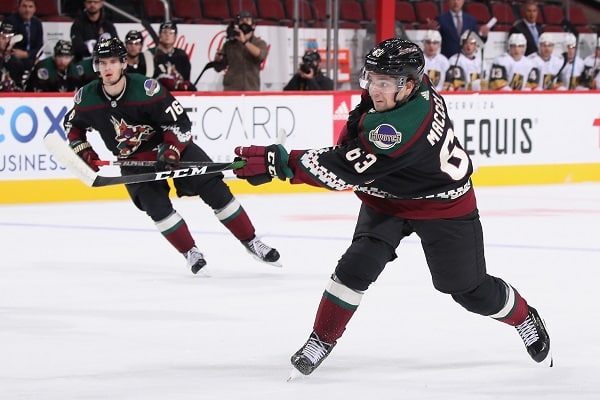 Matias Maccelli debytoi NHL:ssä - liigan jumbojoukkue löi kärkijoukkueen Matias Maccelli debytoi NHL:ssä – liigan jumbojoukkue löi kärkijoukkueen