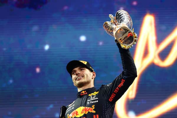 F1-mestari on käynnistänyt sopimusneuvottelut - näin paljon hän haluaa lisää palkkaa F1-mestari on käynnistänyt sopimusneuvottelut – näin paljon hän haluaa lisää palkkaa