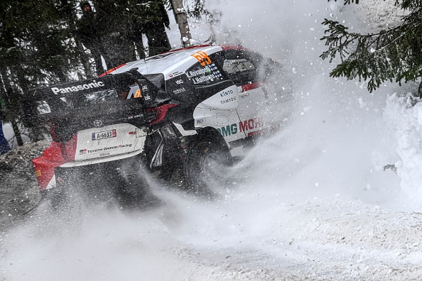 Kalle Rovanperältä mieletöntä tykitystä Ruotsin MM-rallissa (ek 15) – toinen Toyota-kuski tunaroi Kalle Rovanperältä mieletöntä tykitystä Ruotsin MM-rallissa (ek 15) – toinen Toyota-kuski tunaroi