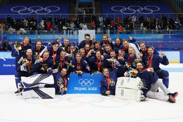 Kiitos Leijonat! Kultaniitin takonut Hannes Björninen Ylelle: ”On ollut hauskaa jätkien kanssa” Kiitos Leijonat! Kultaniitin takonut Hannes Björninen Ylelle: ”On ollut hauskaa jätkien kanssa”