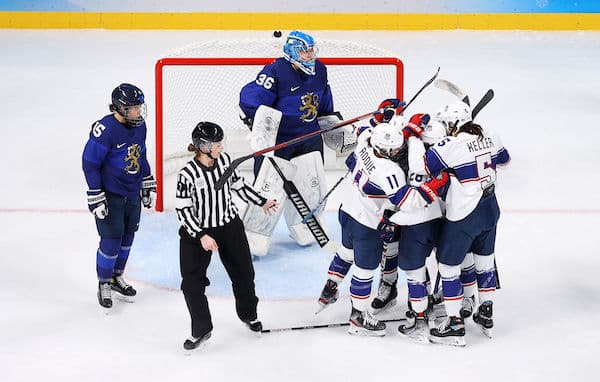 Naisleijonilla terve uho päällä - "Lähdemme täältä mitalit mukanamme" Naisleijonilla terve uho päällä – ”Lähdemme täältä mitalit mukanamme”
