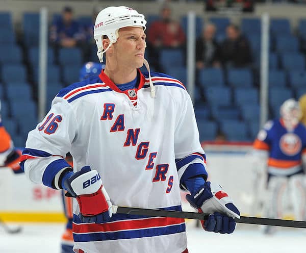 Kulttipelaaja Sean Avery palaa jääkiekon pariin 10 vuoden tauon jälkeen Kulttipelaaja Sean Avery palaa jääkiekon pariin 10 vuoden tauon jälkeen