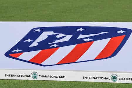 UEFA rankaisi Atletico Madridia fanien natsitervehdyksistä - katsomokapasiteetista lähtee tuhansia paikkoja UEFA rankaisi Atletico Madridia fanien natsitervehdyksistä – katsomokapasiteetista lähtee tuhansia paikkoja