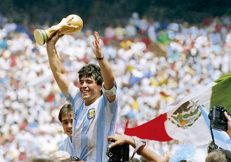 Diego Maradonan "Jumalan käsi" -pelipaita huutokaupattavana - hinnan odotetaan nousevan miljooniin Diego Maradonan ”Jumalan käsi” -pelipaita huutokaupattavana – hinnan odotetaan nousevan miljooniin