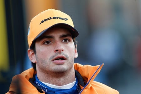 Ferrari-pomo uskoo Carlos Sainziin - "Hän ajaa jatkuvasti nopeammin" Ferrari-pomo uskoo Carlos Sainziin – ”Hän ajaa jatkuvasti nopeammin”