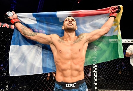 Makwan Amirkhanilta häikäisevä esitys UFC:ssä! Kehätuomari keskeytti brutaalin näytöksen Makwan Amirkhanilta häikäisevä esitys UFC:ssä! Kehätuomari keskeytti brutaalin näytöksen