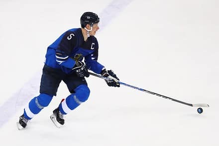 Kärppälegendan paita nousee Raksilan kattoon Kärppälegendan paita nousee Raksilan kattoon