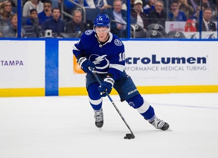 Voittomaalien erikoismies iski jälleen - Tampa Bay jatkaa taistelua Stanley Cup -finaaleissa Voittomaalien erikoismies iski jälleen – Tampa Bay jatkaa taistelua Stanley Cup -finaaleissa