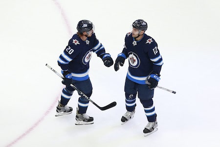 NHL-seura vahvisti suomalaishyökkääjän sopimuksen - kausi jatkuu farmissa NHL-seura vahvisti suomalaishyökkääjän sopimuksen – kausi jatkuu farmissa