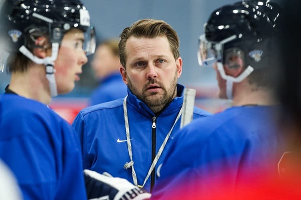 Näin päävalmentaja Antti Pennanen kommentoi Nuorten Leijonien MM-finaalitappiota Näin päävalmentaja Antti Pennanen kommentoi Nuorten Leijonien MM-finaalitappiota