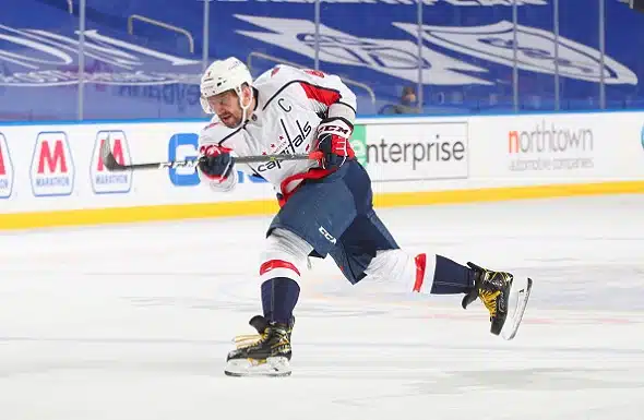 NHL-pomo vastasi kiusalliseen kysymykseen – ”En tiedä, mikä suhde Ovetshkinilla on Putiniin” NHL-pomo vastasi kiusalliseen kysymykseen – ”En tiedä, mikä suhde Ovetshkinilla on Putiniin”