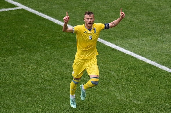 Ukrainalaispelaajan maali vei West Hamin jatkoon Eurooppa-liigassa - "Toivottavasti tämän myötä viesti menee perille" Ukrainalaispelaajan maali vei West Hamin jatkoon Eurooppa-liigassa – ”Toivottavasti tämän myötä viesti menee perille”