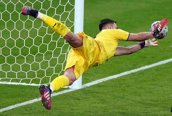 Huippumaalivahti Gianluigi Donnarumma kauhun keskellä tyttöystävänsä kanssa Huippumaalivahti Gianluigi Donnarumma kauhun keskellä tyttöystävänsä kanssa