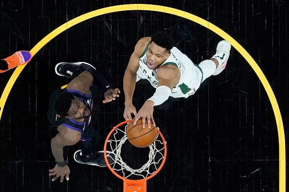 Giannis Antetokounmpo veti pidemmän korren NBA:n eurooppalaistähtien kohtaamisessa Giannis Antetokounmpo veti pidemmän korren NBA:n eurooppalaistähtien kohtaamisessa