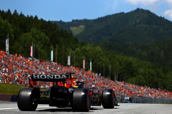 Max Verstappenin isä puolustaa poikaansa ja haukkuu Red Bullia Max Verstappenin isä puolustaa poikaansa ja haukkuu Red Bullia