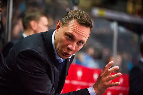 Mitä tapahtui Tapparalle? Jussi Tapola: ”Johtuiko korkeasta ilmanalasta vai mistä?” Mitä tapahtui Tapparalle? Jussi Tapola: ”Johtuiko korkeasta ilmanalasta vai mistä?”