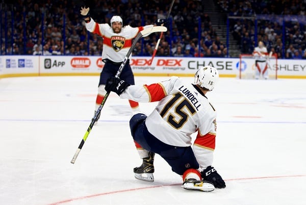 Anton Lundell tippui ensimmäisenä hyökkääjänä ulos - tässä on NHL:n tulokkaiden tähdistökentällinen Anton Lundell tippui ensimmäisenä hyökkääjänä ulos – tässä on NHL:n tulokkaiden tähdistökentällinen