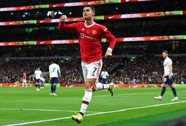 Manchester Unitedin argentiinalaispelaaja ylisti Cristiano Ronaldoa kautta aikojen parhaaksi – Sergio Aguerolta tyly kuitti Manchester Unitedin argentiinalaispelaaja ylisti Cristiano Ronaldoa kautta aikojen parhaaksi – Sergio Aguerolta tyly kuitti