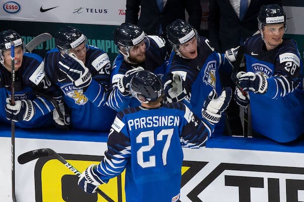 Entisen suomalaisen NHL-pelaajan poika debytoi taalaliigassa ensi yönä Entisen suomalaisen NHL-pelaajan poika debytoi taalaliigassa ensi yönä