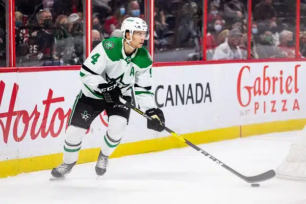 Miro Heiskanen iski maalin omalta alueelta - joukkuekaveri hurjassa pisteputkessa Miro Heiskanen iski maalin omalta alueelta – joukkuekaveri hurjassa pisteputkessa