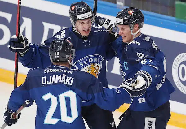 Karjala-turnaus alkoi tappiolla - Sveitsi kaatoi Leijonat Turussa Karjala-turnaus alkoi tappiolla – Sveitsi kaatoi Leijonat Turussa