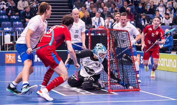 Norja pelotteli Suomen salibandymiehiä - lopulta irtosi 7-2-voitto MM-kisoissa Norja pelotteli Suomen salibandymiehiä – lopulta irtosi 7-2-voitto MM-kisoissa
