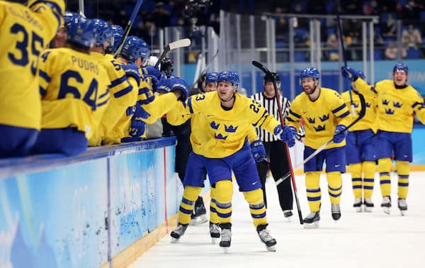Ruotsalaistähti latasi tylyä tekstiä jääkiekkoliitosta ja antoi rukkaset Ruotsalaistähti latasi tylyä tekstiä jääkiekkoliitosta ja antoi rukkaset