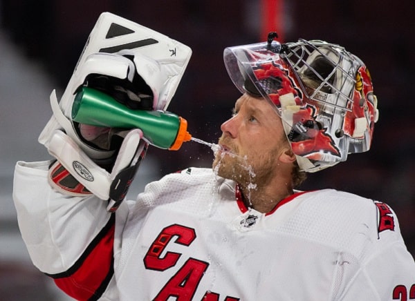Törkyisku päähän - suomalaisen NHL-veskarin tilasta tuli tuoretta tietoa Törkyisku päähän – suomalaisen NHL-veskarin tilasta tuli tuoretta tietoa