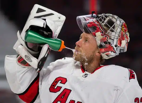 Suomalaisveskari palasi voittajana tositoimiin NHL:ssä - mielessä pyöri monia ajatuksia Suomalaisveskari palasi voittajana tositoimiin NHL:ssä – mielessä pyöri monia ajatuksia