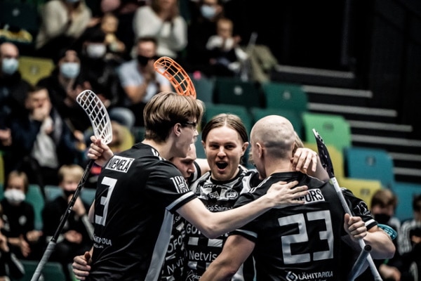 Leijonien historian karmaisevin ottelu toi muistoja F-liigan jumbolta Leijonien historian karmaisevin ottelu toi muistoja F-liigan jumbolta