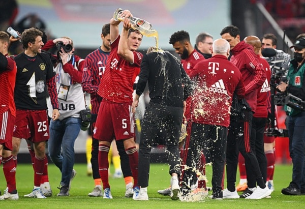 Kymmenes putkeen! Bayern München mässäilee mestaruuksilla Kymmenes putkeen! Bayern München mässäilee mestaruuksilla