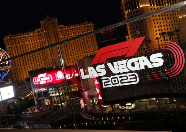 Las Vegasin F1-kilpailun lippujen hinnat pöyristyttävät – kallein lippupaketti saa haukkomaan henkeä Las Vegasin F1-kilpailun lippujen hinnat pöyristyttävät – kallein lippupaketti saa haukkomaan henkeä