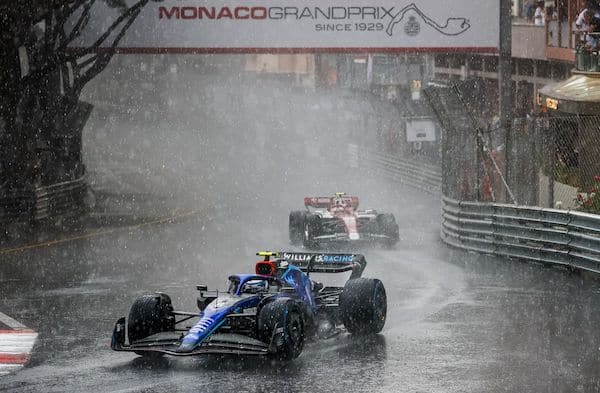 Liberty Media löi hintalapun kylkeen - näin paljon F1-sarjan ostaminen maksaa Liberty Media löi hintalapun kylkeen – näin paljon F1-sarjan ostaminen maksaa