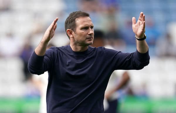 Evertonin manageri hehkutti upeaa iltaa, mutta yritti pitää jalat maassa - "Tämä on säilyminen, ei Mestareiden liigaa" Evertonin manageri hehkutti upeaa iltaa, mutta yritti pitää jalat maassa – ”Tämä on säilyminen, ei Mestareiden liigaa”