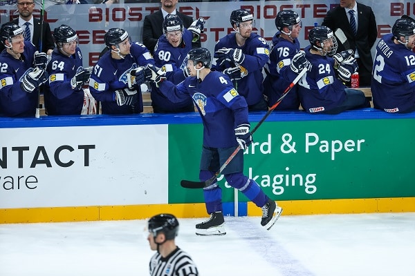 Mikko Lehtonen Leijonien erikoisesta maalista – ”Vatanen on maailmanluokan maalintekijä” Mikko Lehtonen Leijonien erikoisesta maalista – ”Vatanen on maailmanluokan maalintekijä”