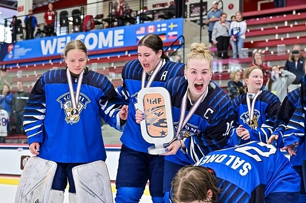 Suomi oli jääkiekkokauden hurja mitalirohmu Suomi oli jääkiekkokauden hurja mitalirohmu