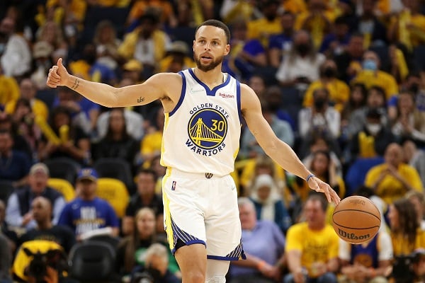 Hallitseva mestari vaikeuksissa NBA:ssa – Lakers jyräsi jatkoon Hallitseva mestari vaikeuksissa NBA:ssa – Lakers jyräsi jatkoon