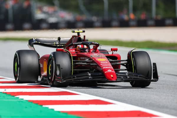 F1-maailmanmestari puolustaa Ferrari-pomon kovaa temppua - "Jos aiot taistella Red Bullia ja Verstappenia vastaan..." F1-maailmanmestari puolustaa Ferrari-pomon kovaa temppua – ”Jos aiot taistella Red Bullia ja Verstappenia vastaan…”