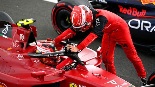 Ferrarin F1-pomo kiistää median itsepintaisen väitteen: ”Tunnelma tiimissä on täydellinen” Ferrarin F1-pomo kiistää median itsepintaisen väitteen: ”Tunnelma tiimissä on täydellinen”